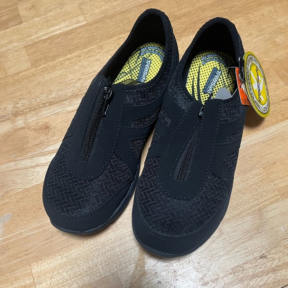 Non slip shoes - Picture 2 of 4